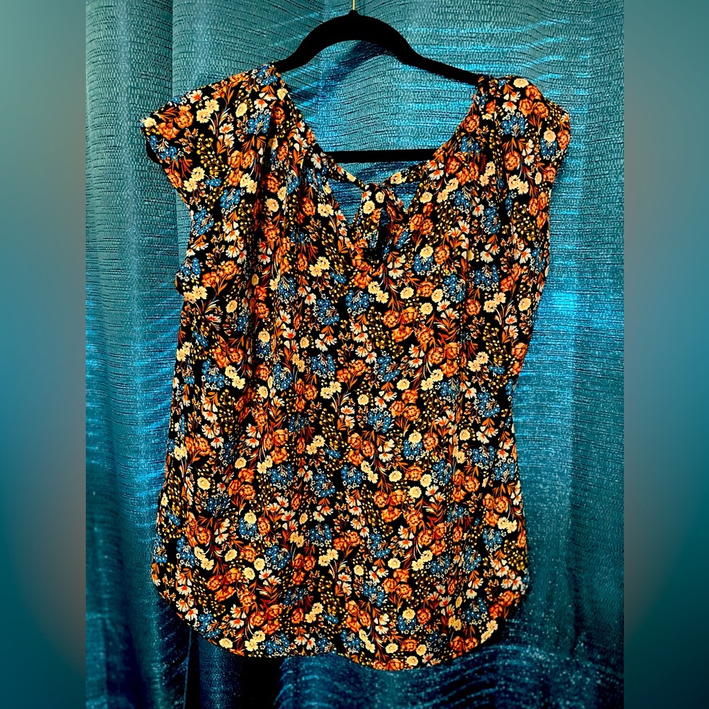 LC Lauren Conrad flowery blouse—women Large